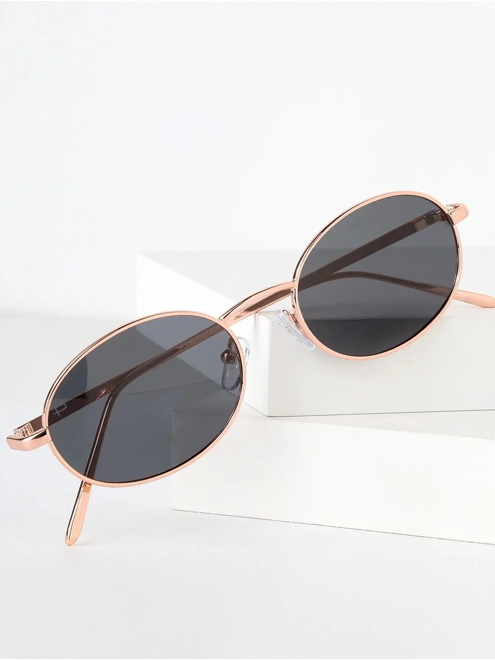 New with box Privé Revaux x Madelaine Rose Gold Candy Sunglasses